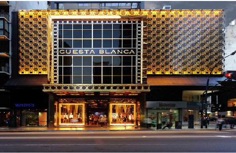 玉龙门头设计与商业空间的纽带。